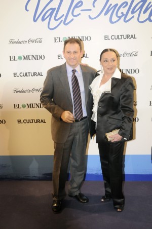José María García Luján acompaña a Betty Missiego. (Foto: Manuel Engo)